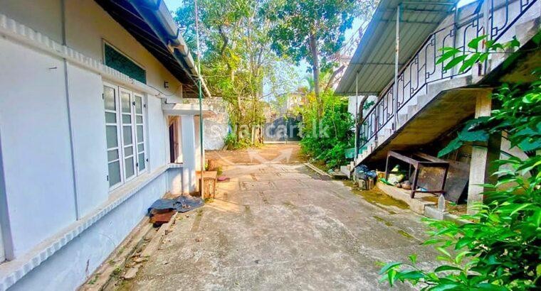 Land with house for sale in Dehiwala